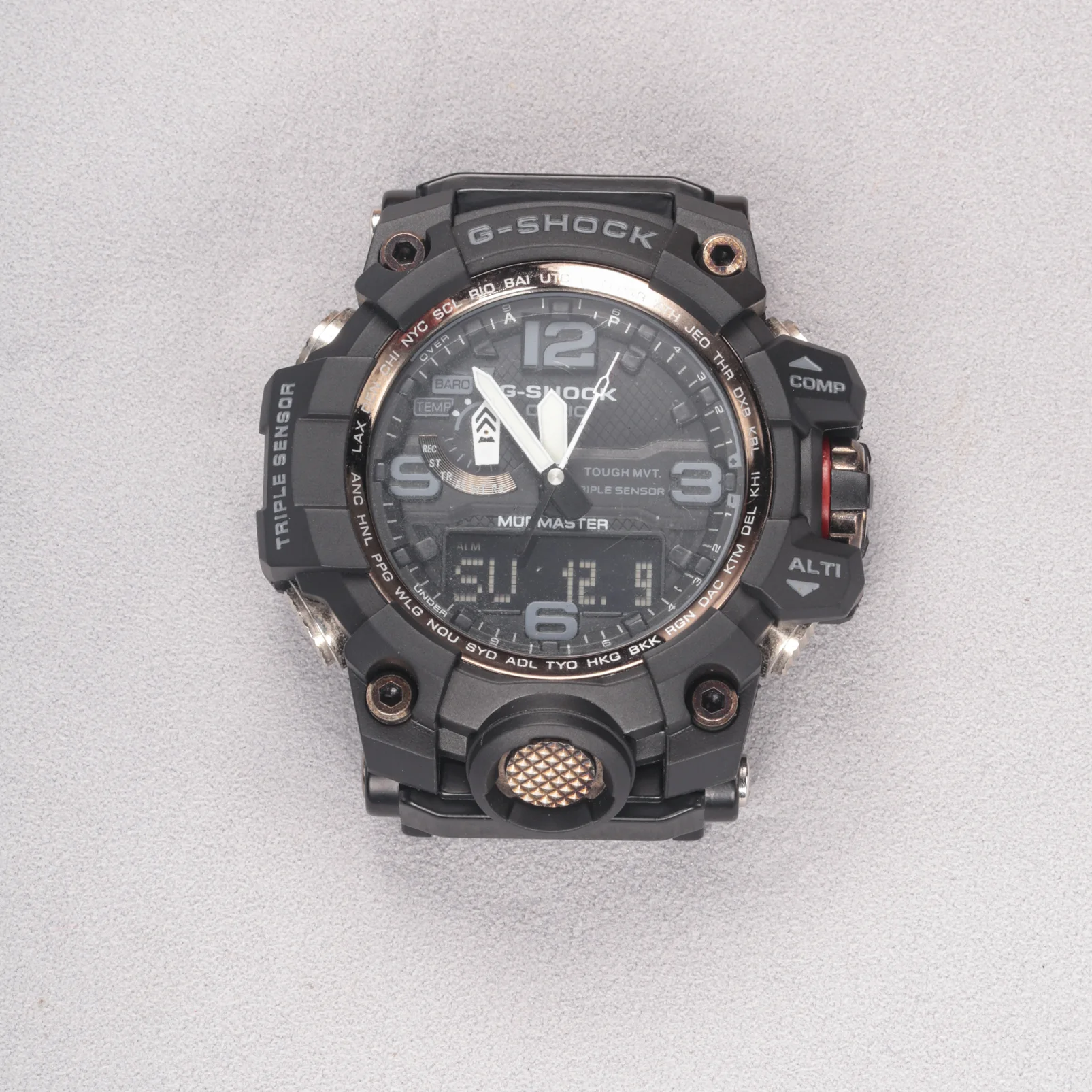 Black adapter connectors installed on a G-SHOCK GWG-1000 watch without a strap